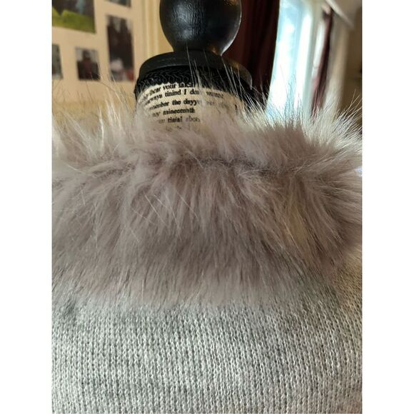 Ann Taylor Light Gray Poncho Sweater Faux Fur Collar NWT - Picture 8 of 10